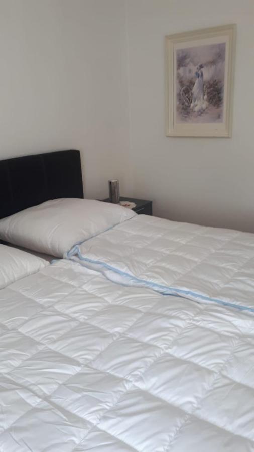 1 Apartment *
