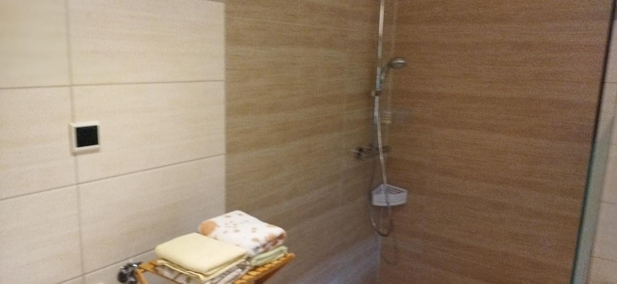 1 Apartment *